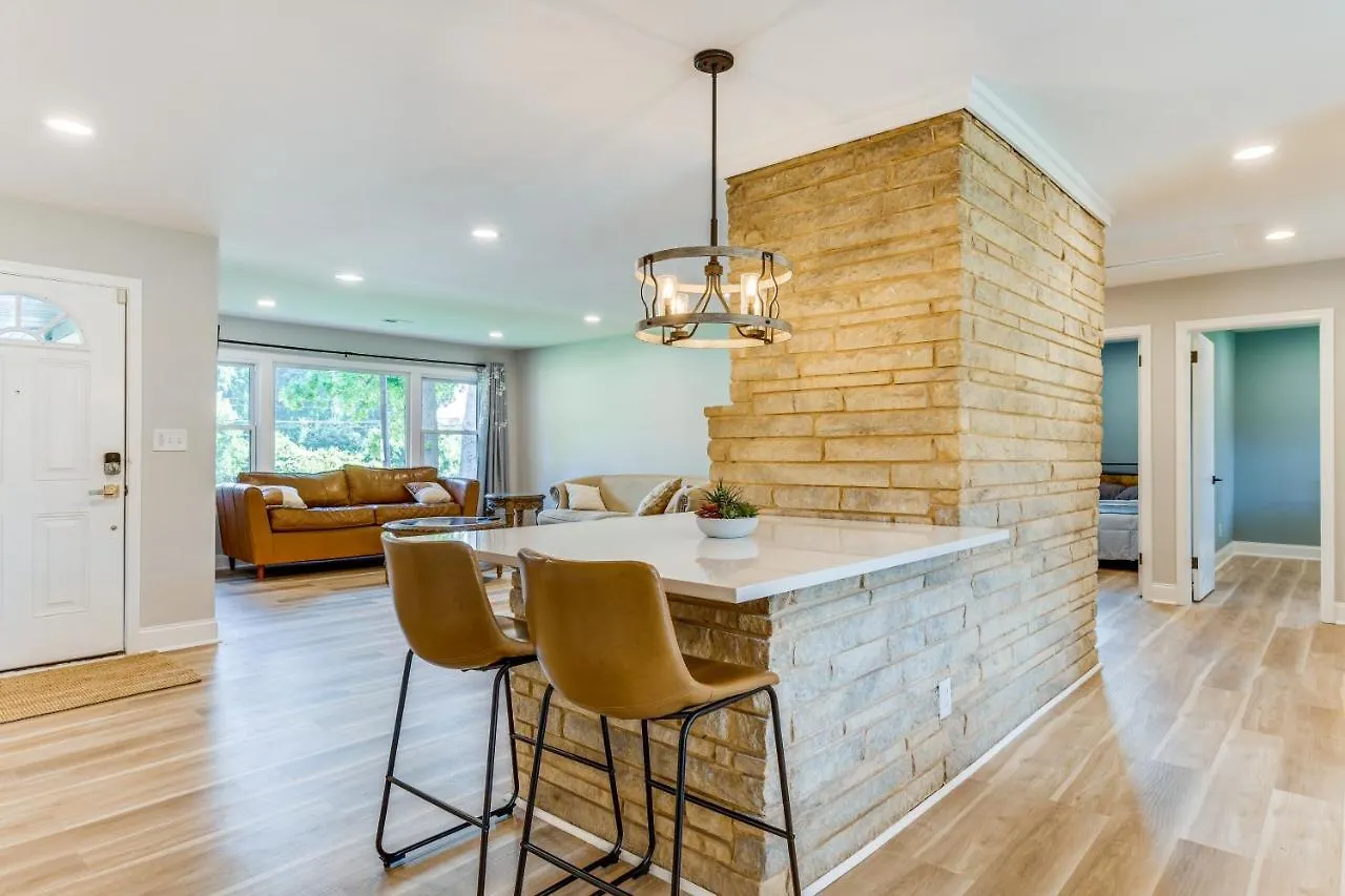 Charming Charlotte Home 2 Mi To Downtown! Holiday home